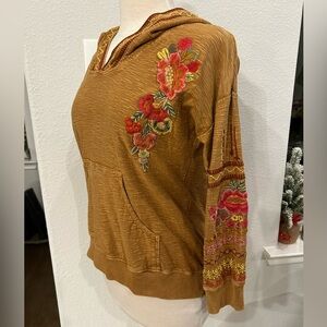 Avani del Amour Embroidered Floral Hooded top small